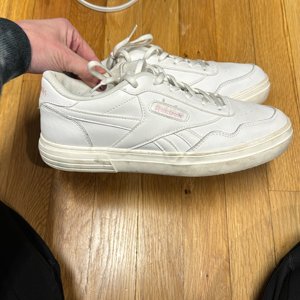 White Reebok women’s size 9 tennis shoe